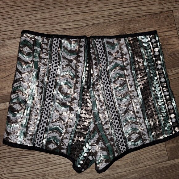 Feel Forever 21 in Sequin Fun Shorts 💄 💍💄 💍 - Picture 4 of 5